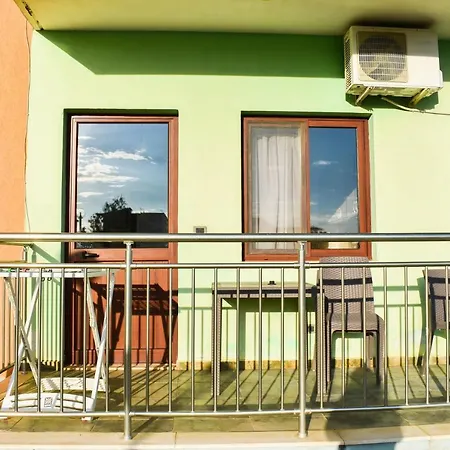 Mesdheu 3* Velipojë